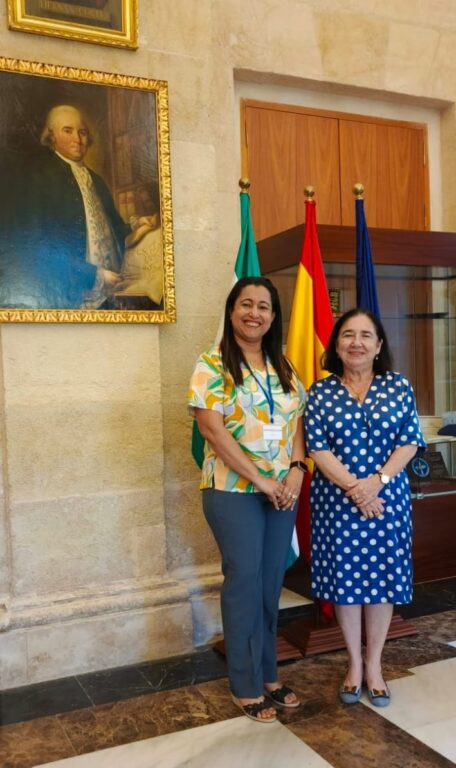 Margarita Monsalve, jefe de la Oficina de Gestión Documental en visita a archivos internacionales.