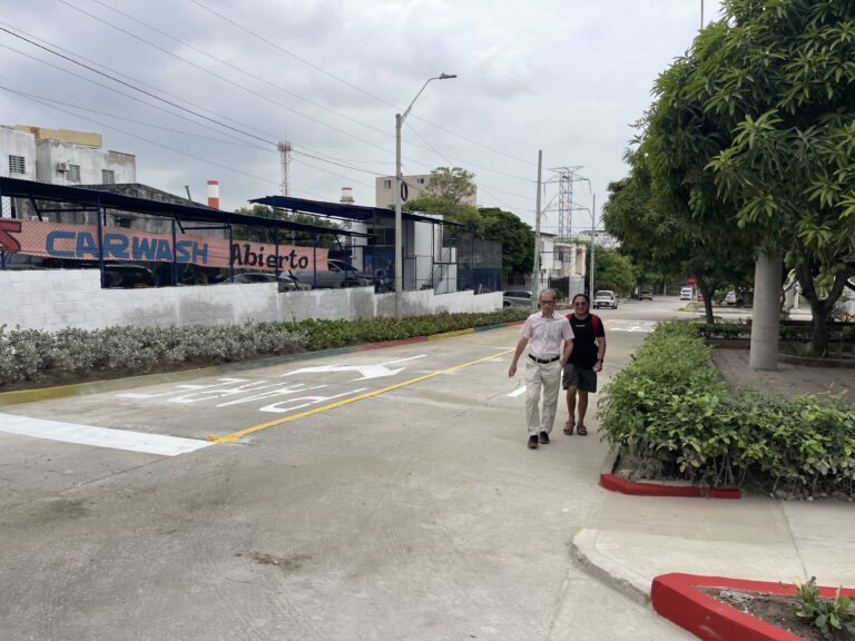 Sector recuperado con paisajismo en el barrio La Floresta