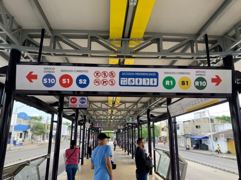 Pasillo de la Estación de Transmetro