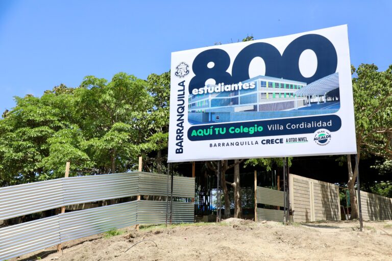 cartel de obra de la construcción del megacolegio