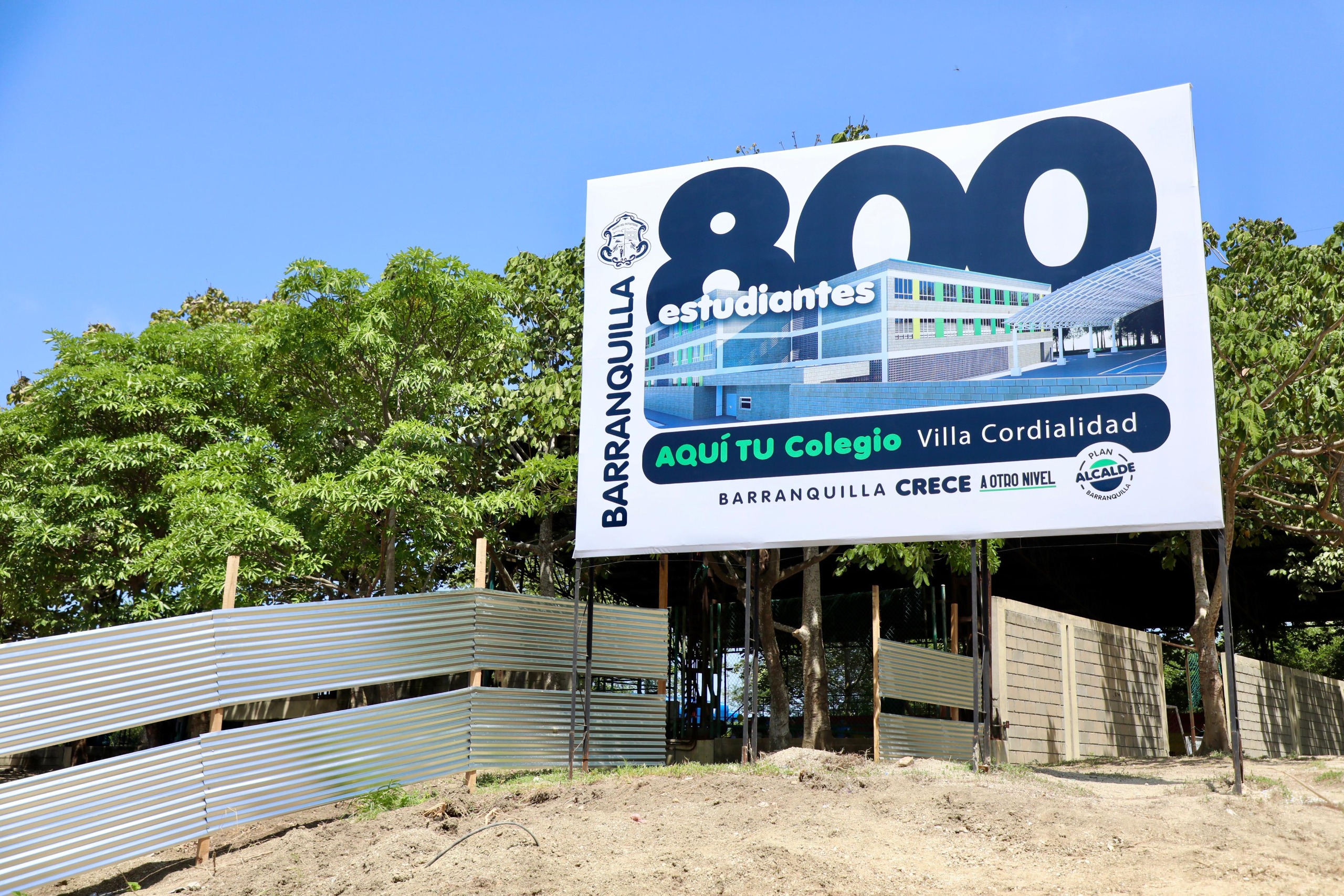 cartel de obra de la construcción del megacolegio
