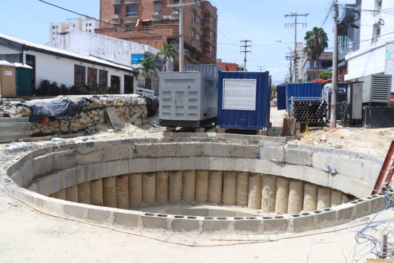 Obras de canalización calle 85 con cra 47