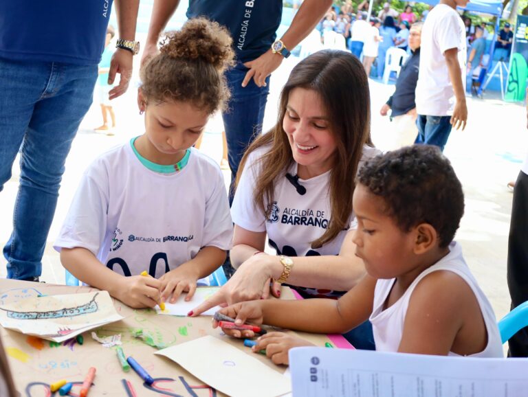 PRIMERA DAMA CON LOS NIÑOS