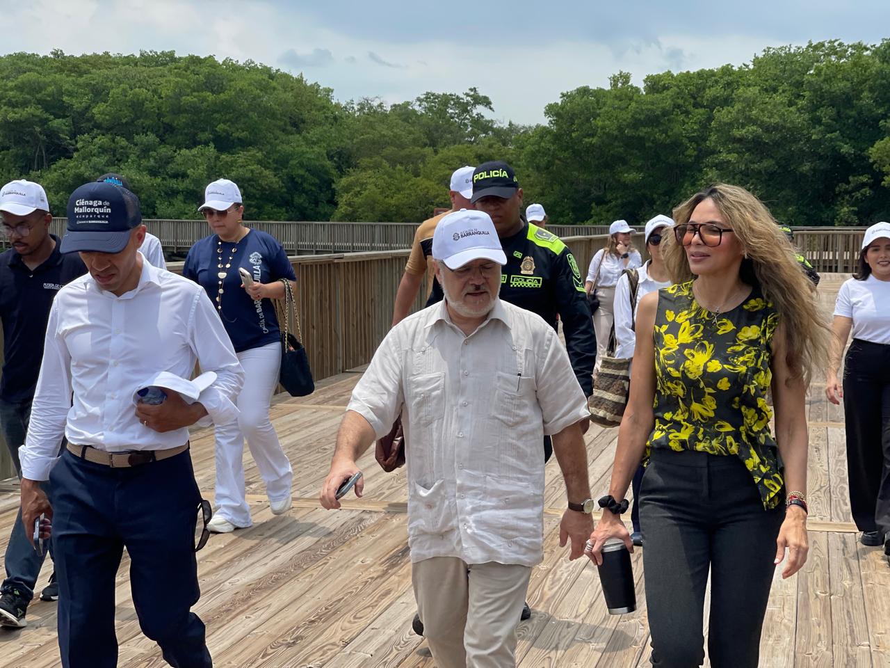 Visita del embajador de Francia Sylvain Itté y la gerente de ciudad Ana Maria Aljure