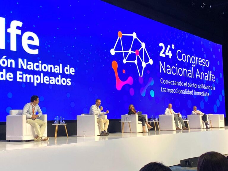 Ana Maria Badel y expositores en el 24 congreso Nacional ANALFE