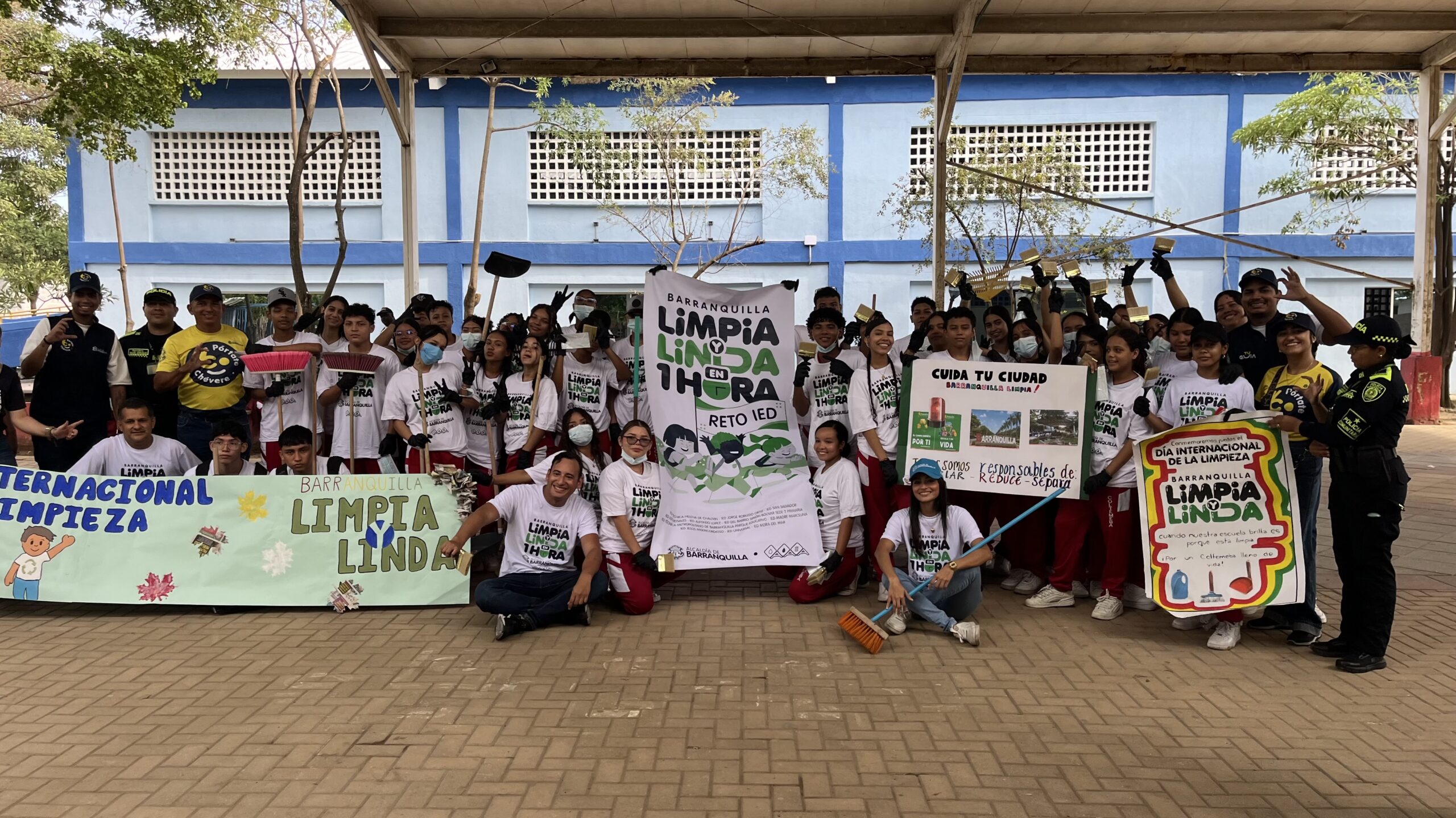 Estudiantes de colegios distritales en campaña de Barranquilla Linda y Limpia