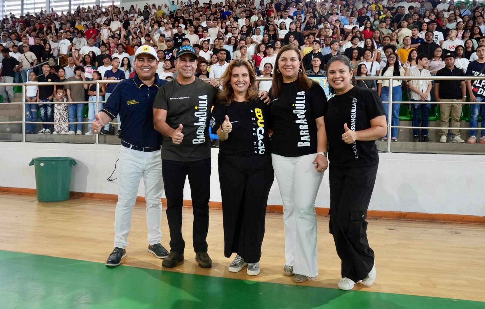 Alcalde Char, Paola Amar, colaboradores y estudiantes en el Elías Chegwin durante inducción de IUB.