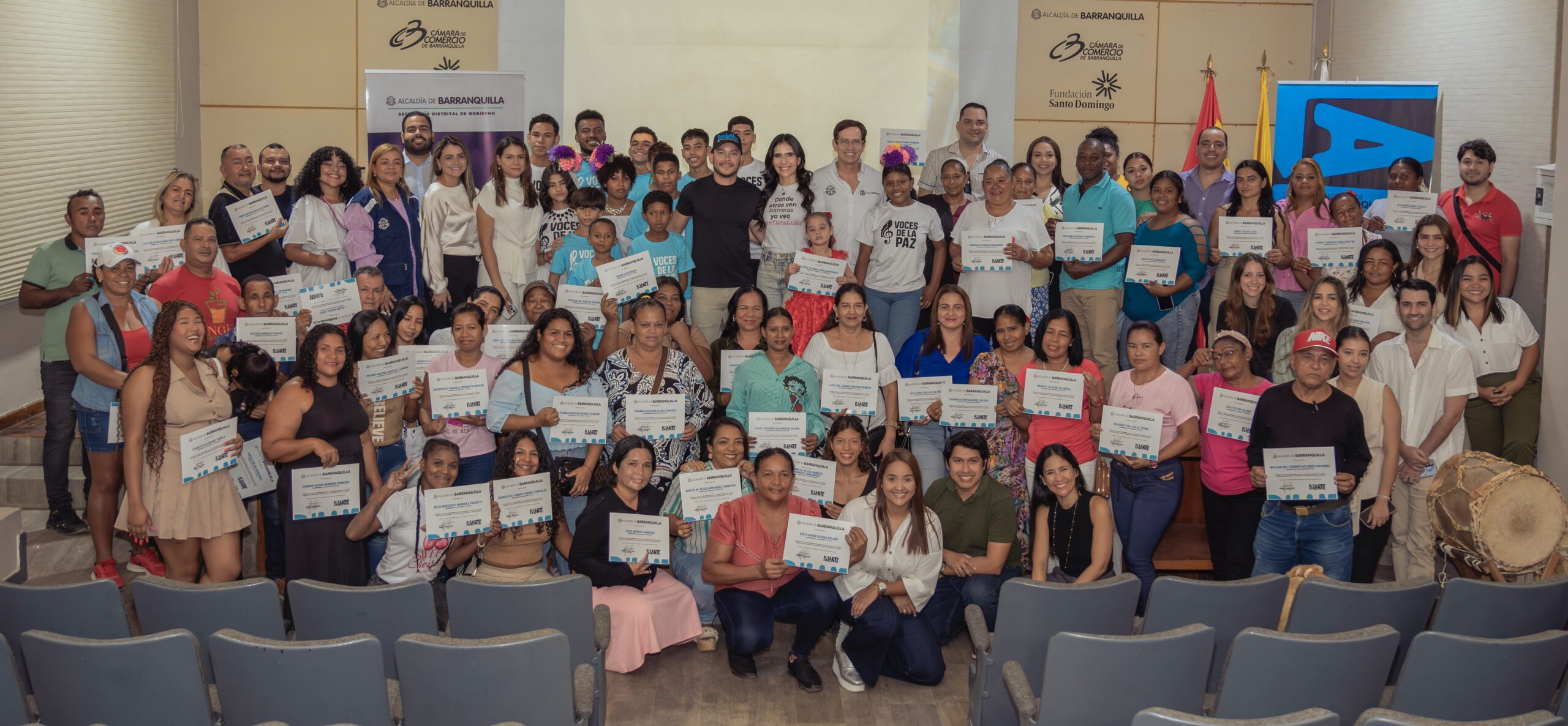 Nelson Patrón, Ángelo Cianci junto a participantes en la socialización del proyecto Pa'Lante.