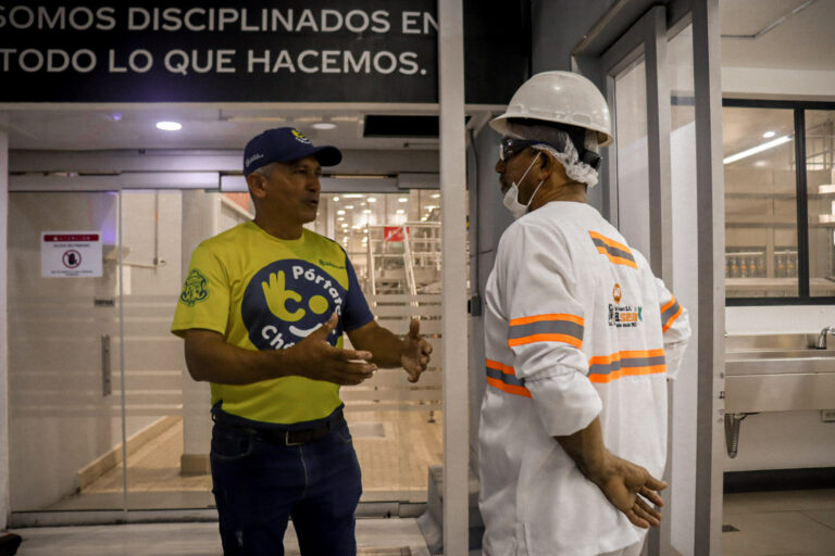 Enlace de Cultura ciudadana y trabajador de la planta de Cocacola 