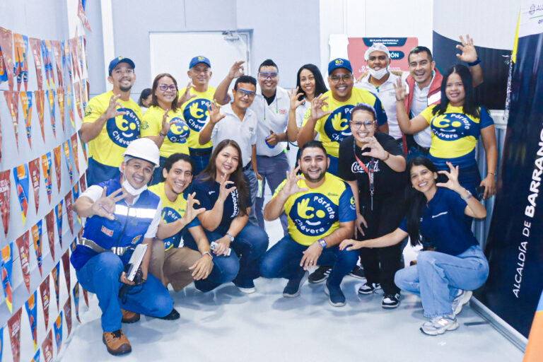 Grupo de Enlaces de Cultura ciudadana y trabajadores de la planta de Cocacola