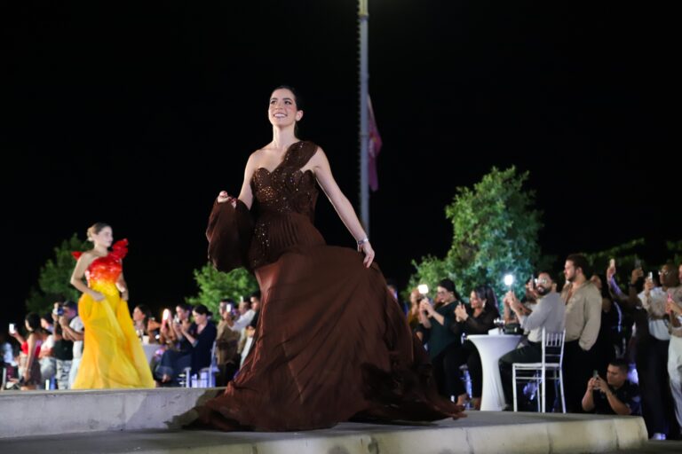 María Margarita Díaz Granados desfilando.