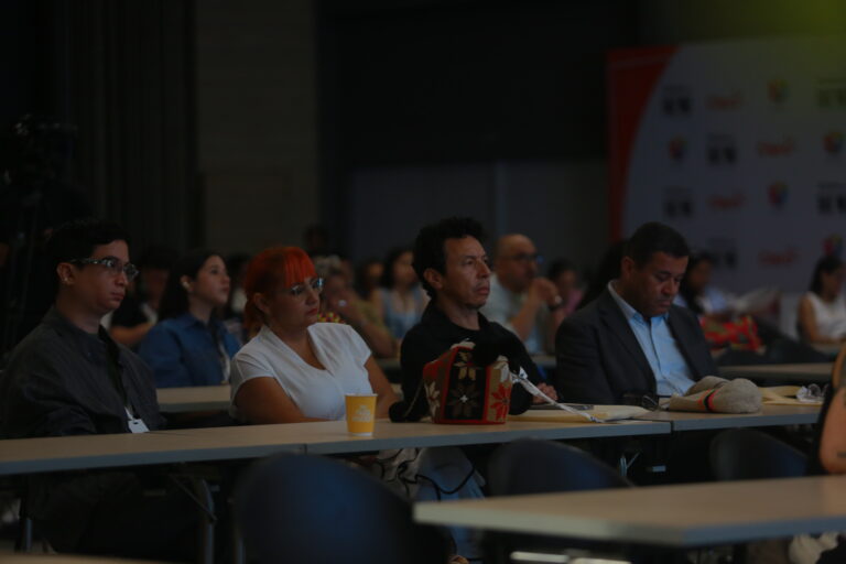 Personas en congreso