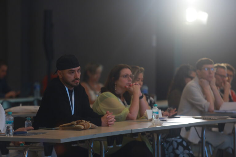 Personas en congreso