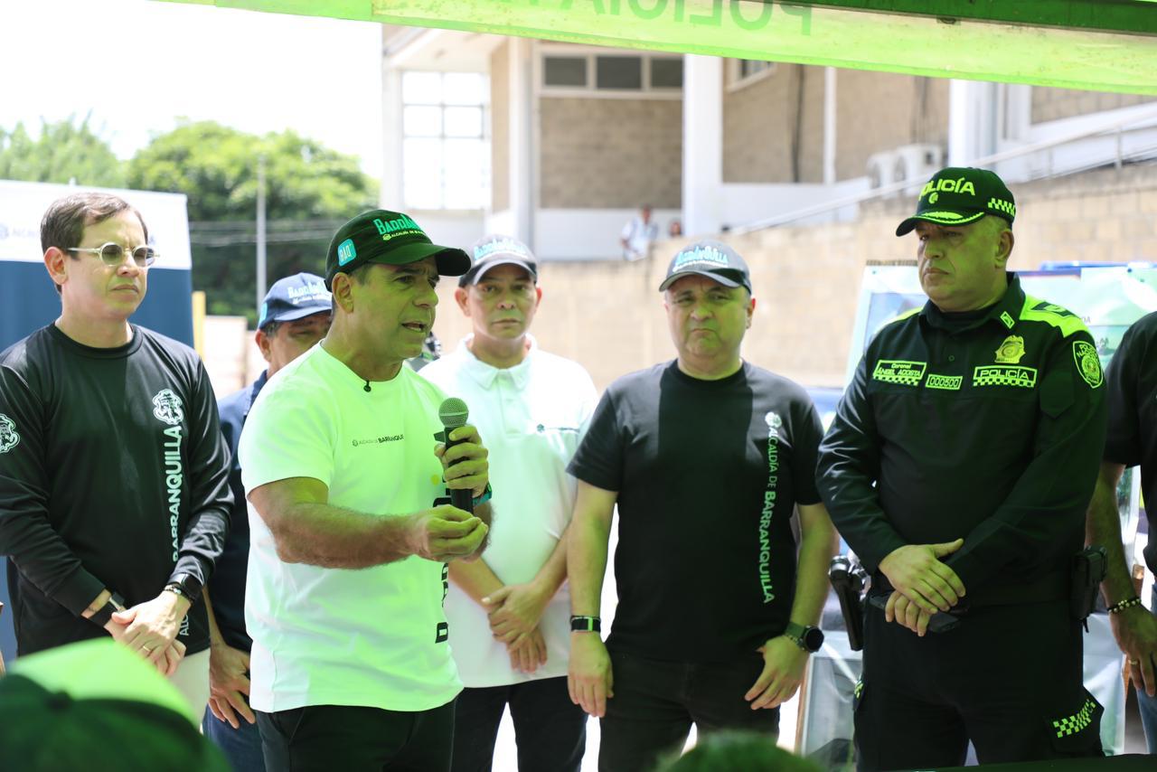 El alcalde Alejandro Char y funcionarios del Distrito y la Policía.