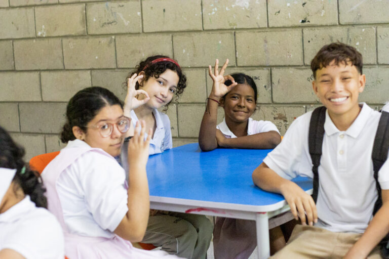 Grupo de estudiantes en clase