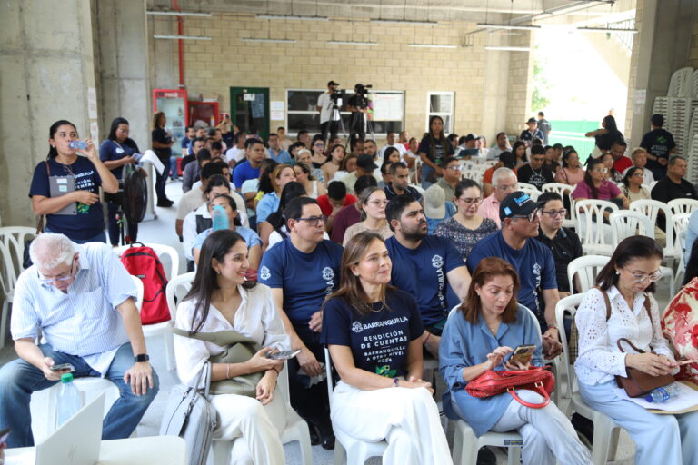 Personas en el auditorio de la rendición de cuentas