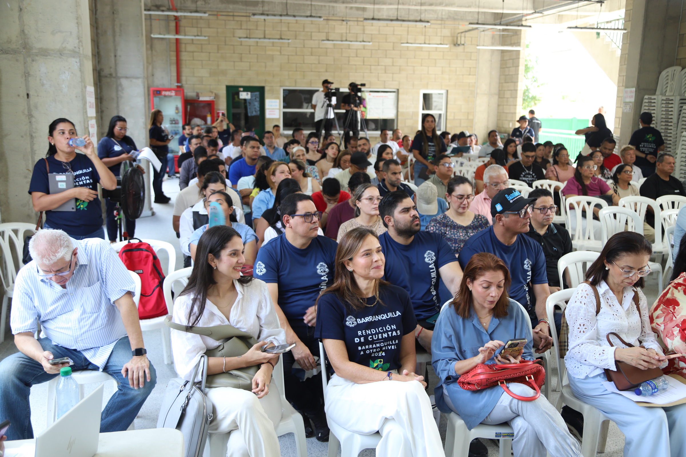Personas en el auditorio de la rendición de cuentas