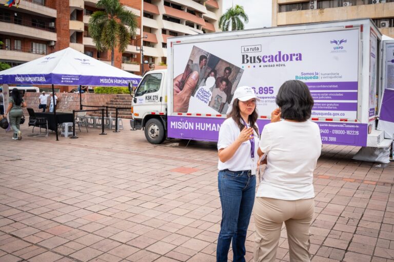 Dos personas hablando