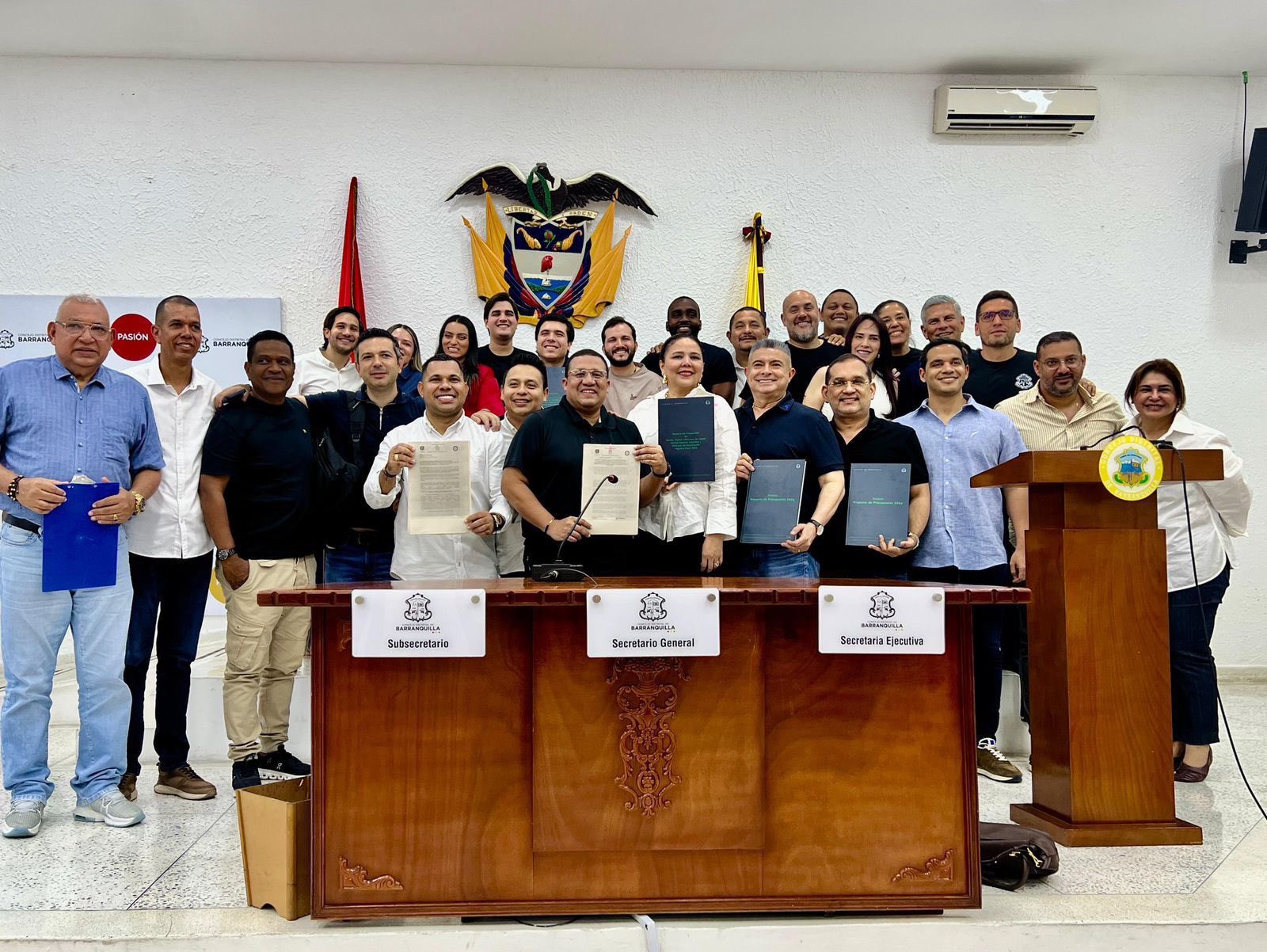 Grupo de Concejales muestran presupuesto aprobado