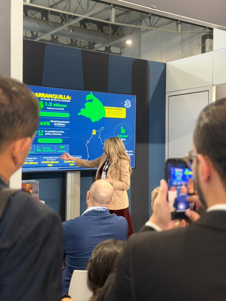 Ana María Aljure, gerente de ciudad expone en congreso en Barcelona