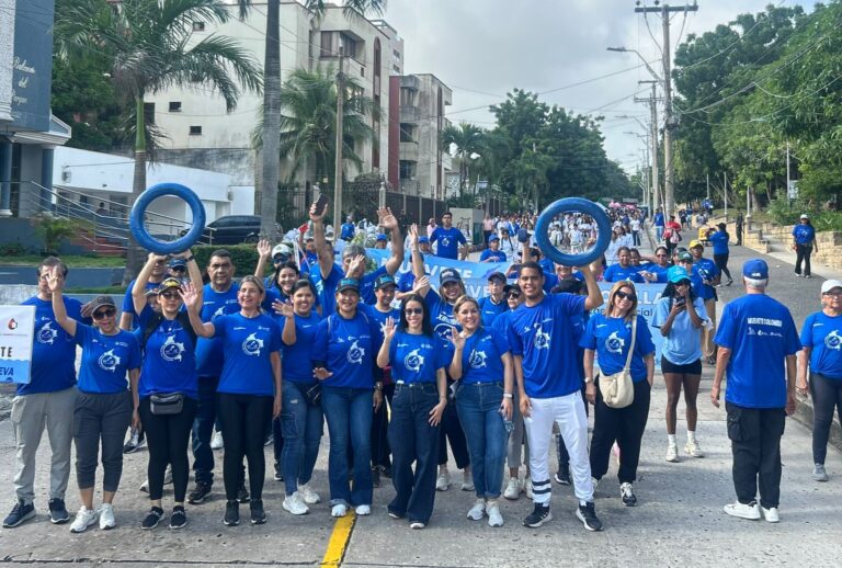 Personas en caminata contra la diabetes