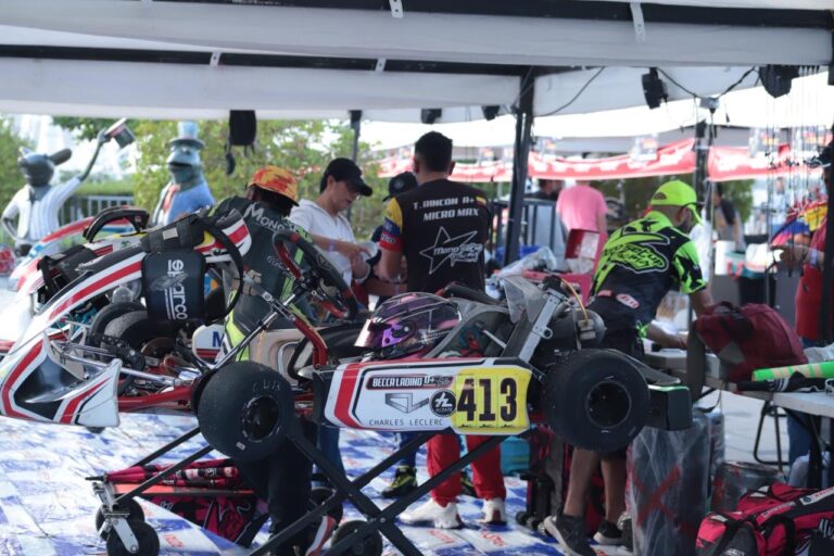 Karts en la zona de taller.