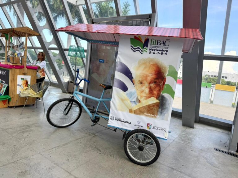 Bicicleta móvil con pendón de Filbac