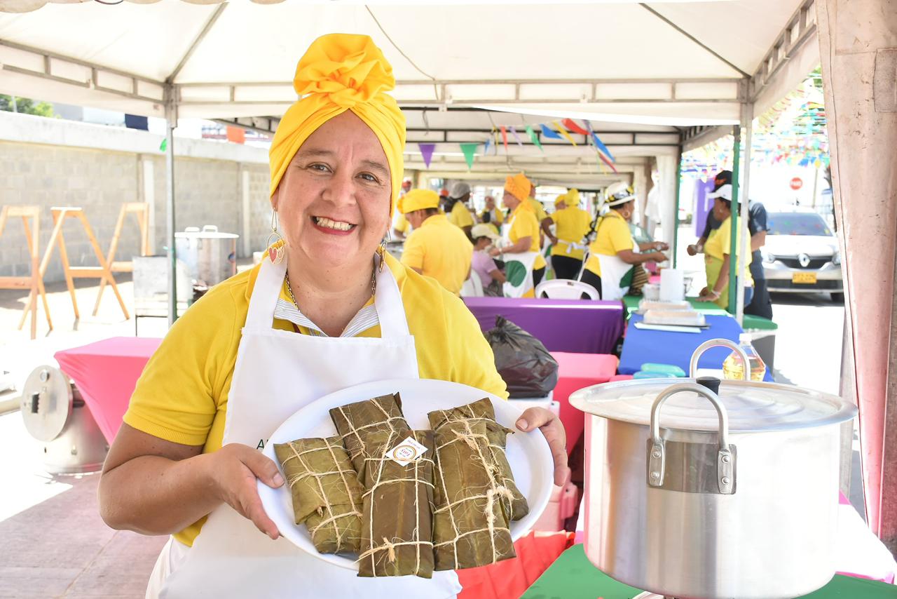 Mujer vendiendo pasteles