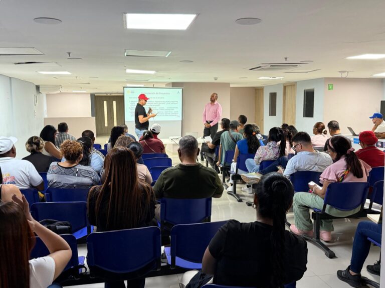 Participantes en jornada de capacitación sobre gestión integral de proyectos ambientales en Barranquilla