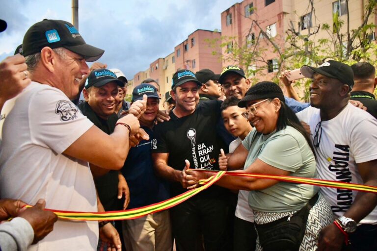 El Acalde Alejandro Char inaugurando el nuevo parque