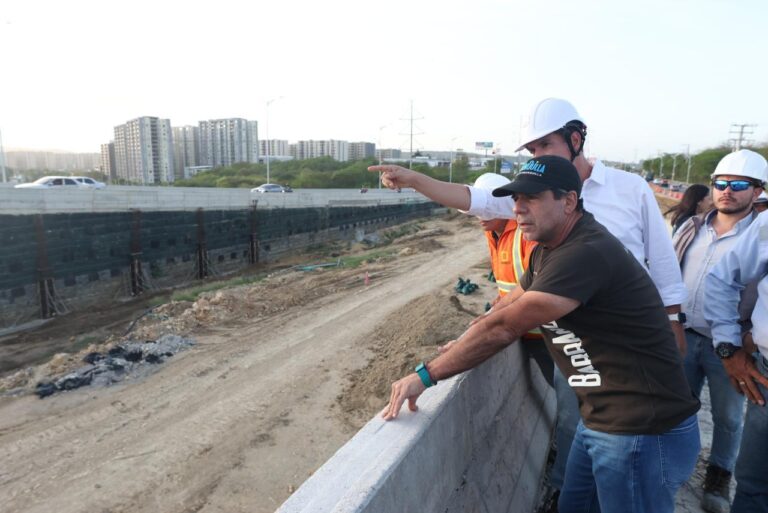 Alcalde Char inspecciona obras en intercambiador vial de Alameda del Río