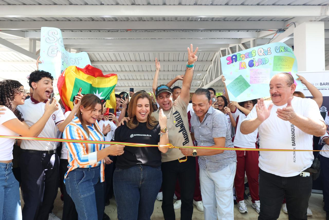 Alex Char y Secretaria de Educación con la comunidad educativa en corte de cinta inaugural del comedor escolar IE San Salvador