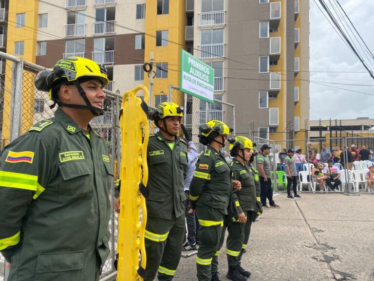 Dispositivo policial custodiando la ciudad durante jornada de desfile