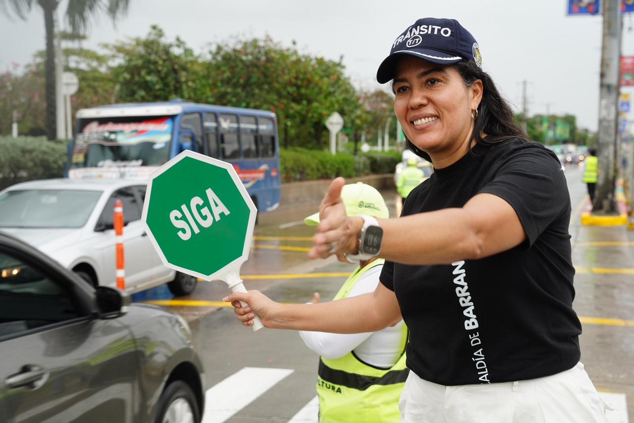 La secretaria de transito y seguridad vial informando el pico y placa de la vía 40 por el carnaval de barranquilla