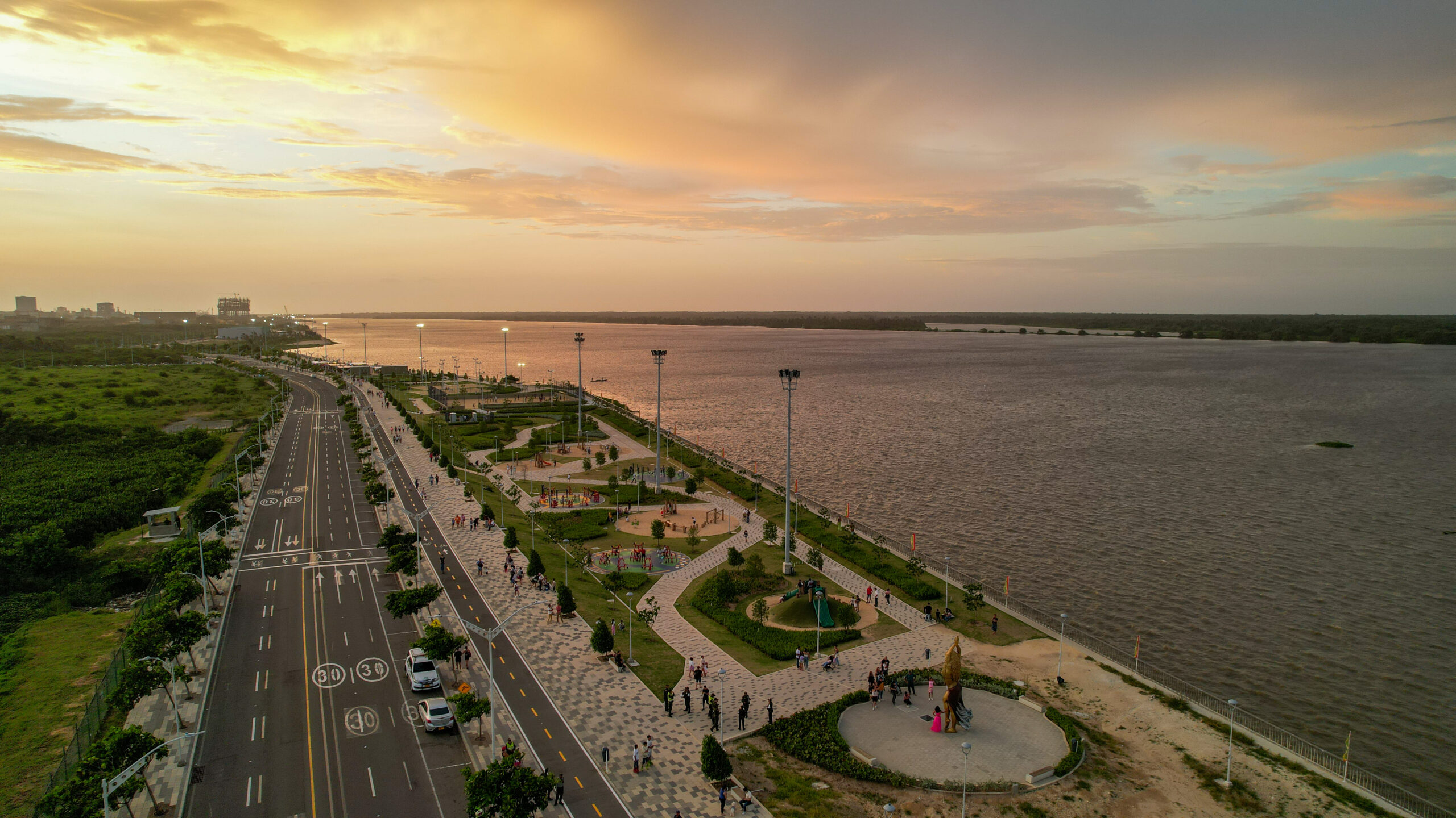 vista aérea del Gran Malecón junto al río Magdalena
