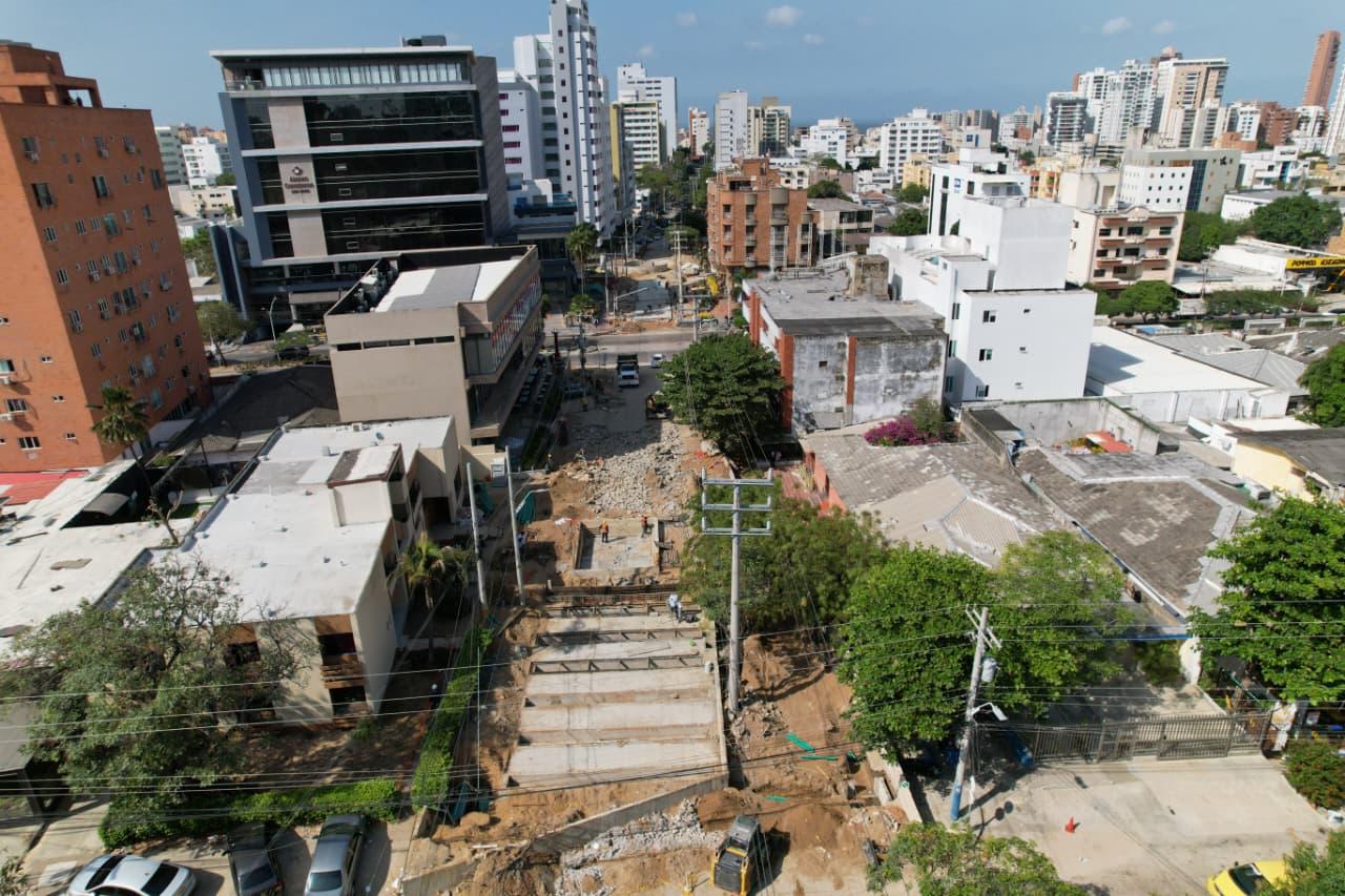 vista aérea de los trabajos de canalización en la calle 85