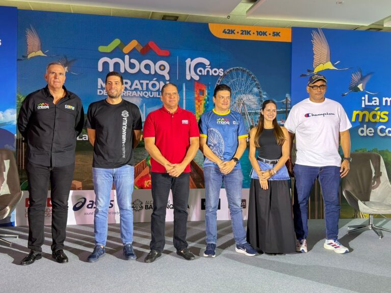 Grupo organizador en el lanzamiento de Maratón de Barranquilla